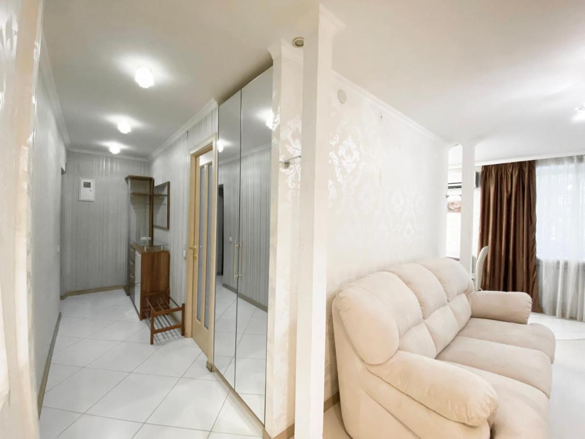 Beautiful 1-Bedroom Near Most City Center Dnipro Exteriör bild
