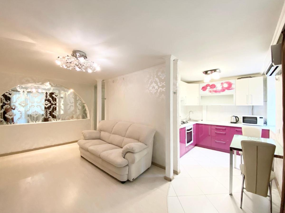 Beautiful 1-Bedroom Near Most City Center Dnipro Exteriör bild
