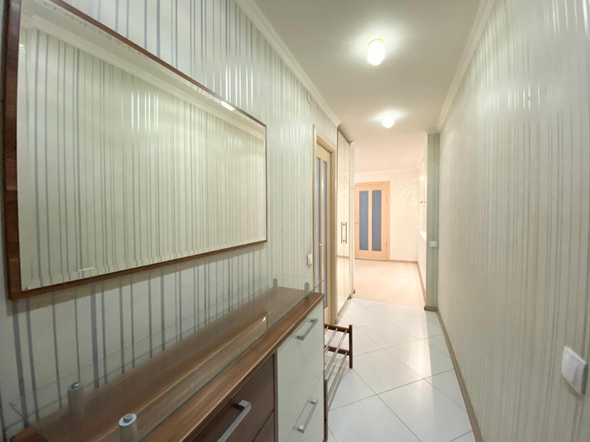 Beautiful 1-Bedroom Near Most City Center Dnipro Exteriör bild
